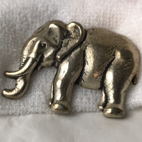 Vintage Jewelry - Vintage silver metal elephant 🐘 brooch